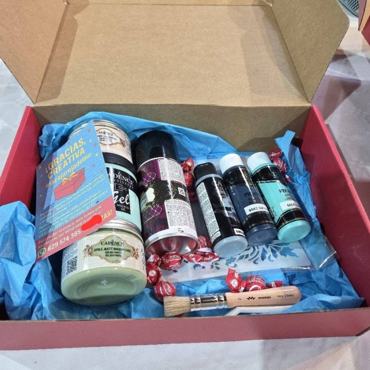 CAJA ROJA PASTAS Y STENCIL